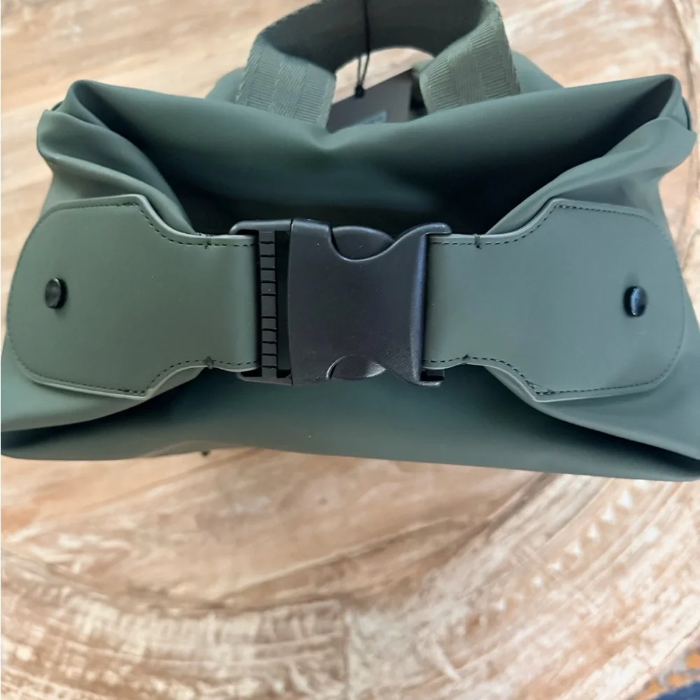 NWT Hunter Top Clip Back Pack